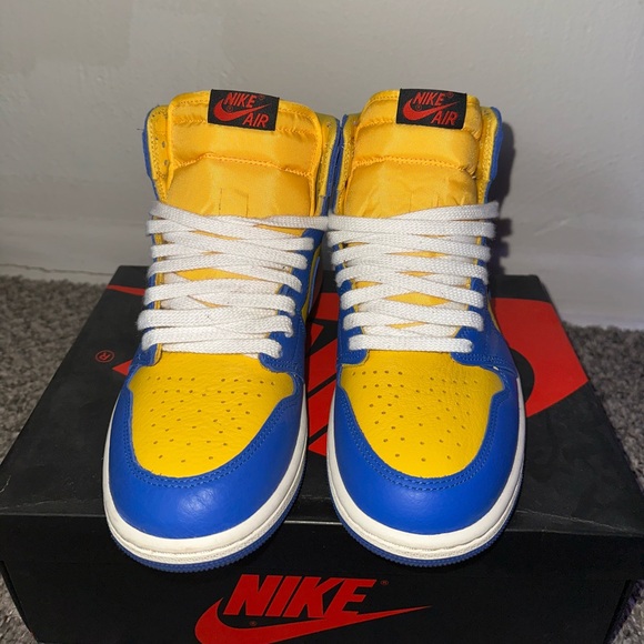 (SOLD) Jordan 1 “Laney” - Picture 2 of 5